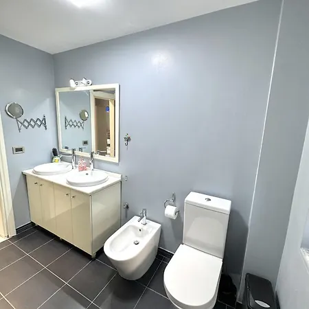 The Spot In טיראנה