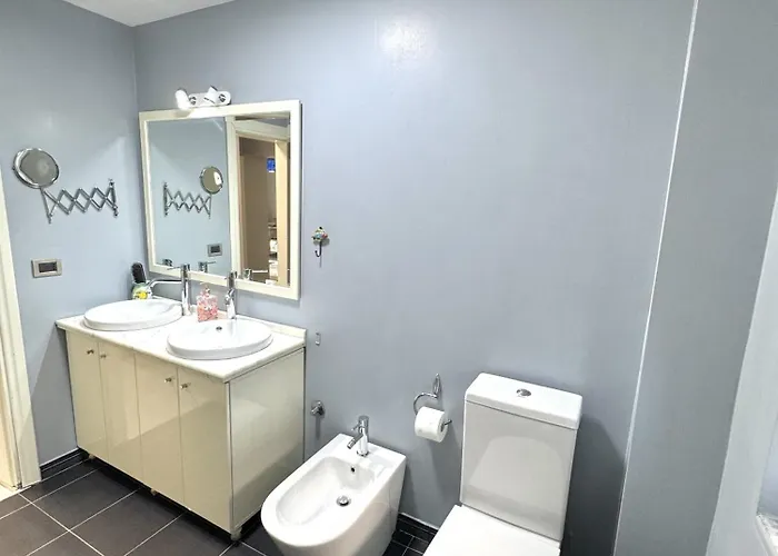 The Spot In Τίρανα